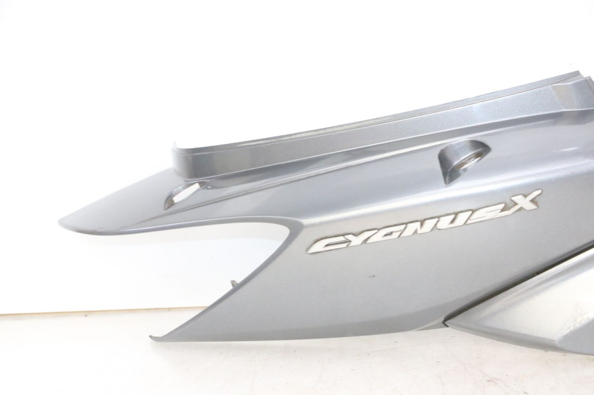 photo de VERKLEIDUNG HINTEN RECHTS YAMAHA CYGNUS X INJECTION 125 (2007 - 2013) - Charakteristische Merkmale