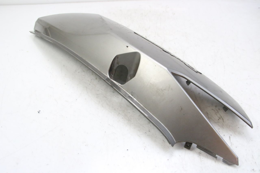 photo de RECHTE HINTERE SEITENVERKLEIDUNG KYMCO DINK STREET 125 (2009 - 2014) - Zoom auf Gebrauchszustand