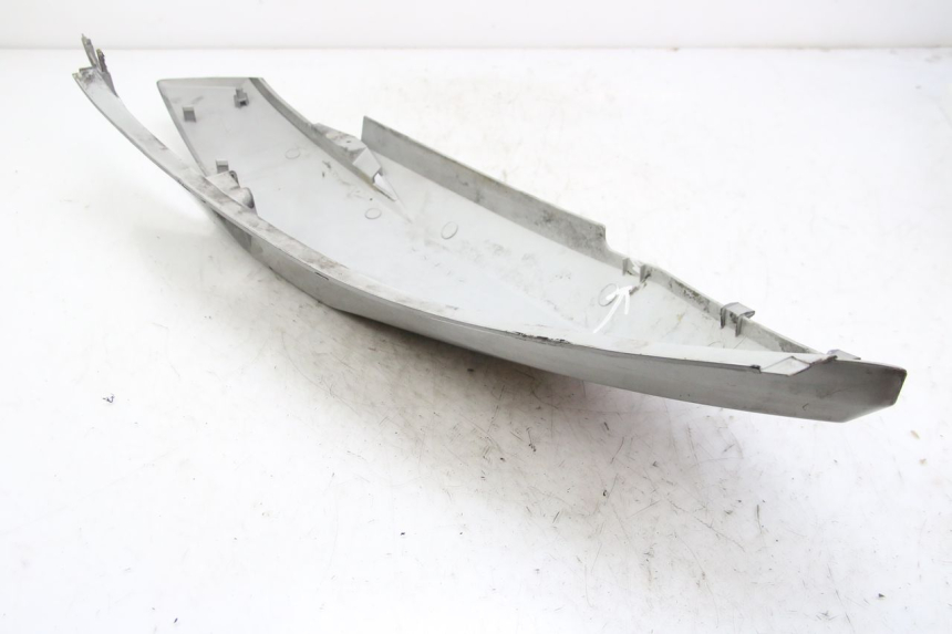 photo de RECHTE HINTERE SEITENVERKLEIDUNG KYMCO DINK STREET 125 (2009 - 2014) - Oberflächenzustand und Material