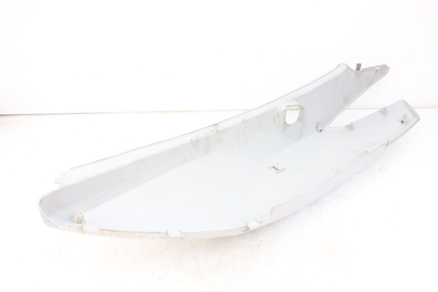 photo de RECHTE HINTERE SEITENVERKLEIDUNG KYMCO DINK STREET 125 (2009 - 2014) - Detailansicht des Bauteils