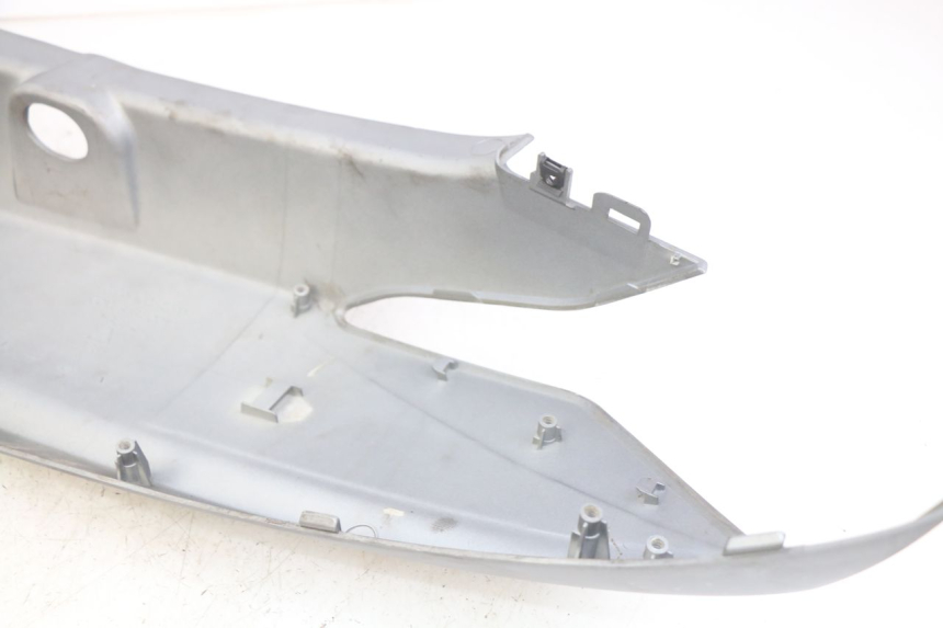 photo de RECHTER HINTERER KOTFLÜGEL KYMCO DOWNTOWN ABS 125 (2015 - 2017) - Details der Befestigungspunkte