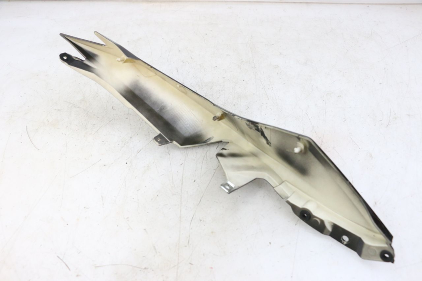 photo de VERKLEIDUNG HINTEN RECHTS EBROH BRAVO GLE 1 (2020 - 2024) - Technische Nahaufnahme