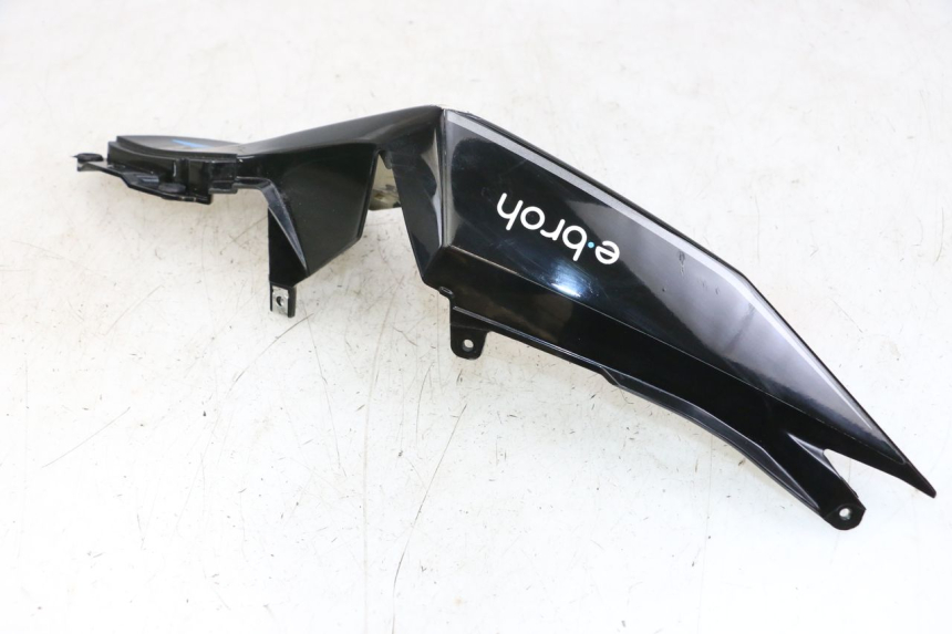 photo de VERKLEIDUNG HINTEN RECHTS EBROH BRAVO GLE 1 (2020 - 2024) - Oberflächenzustand und Material