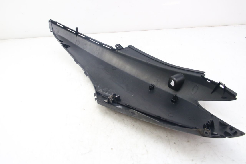 photo de RECHTE HINTERE SEITENVERKLEIDUNG YAMAHA D'ELIGHT DELIGHT 125 (2017 - 2020) - Details der Befestigungspunkte