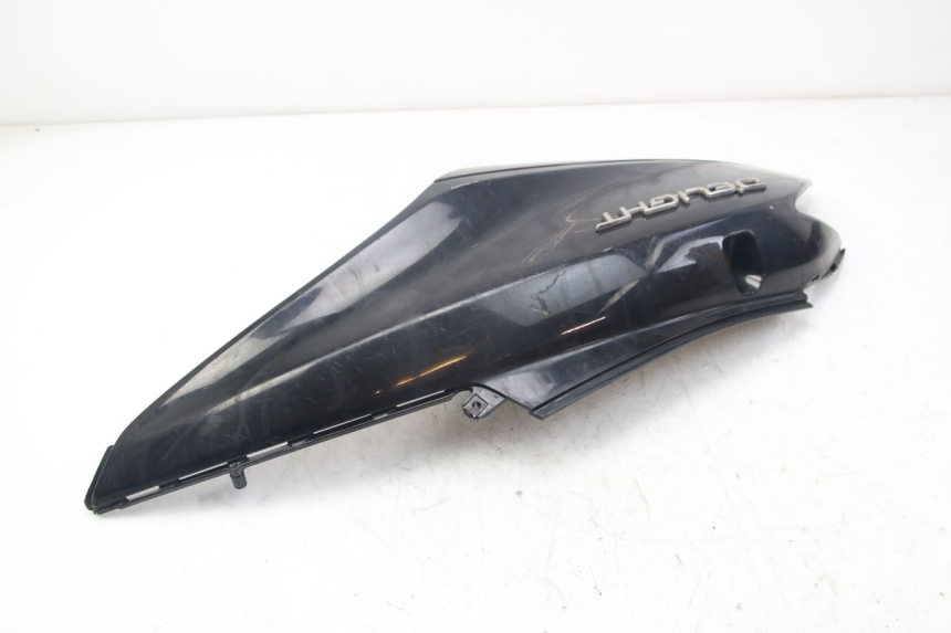 photo de RECHTE HINTERE SEITENVERKLEIDUNG YAMAHA D'ELIGHT DELIGHT 125 (2017 - 2020) - Oberflächenzustand und Material