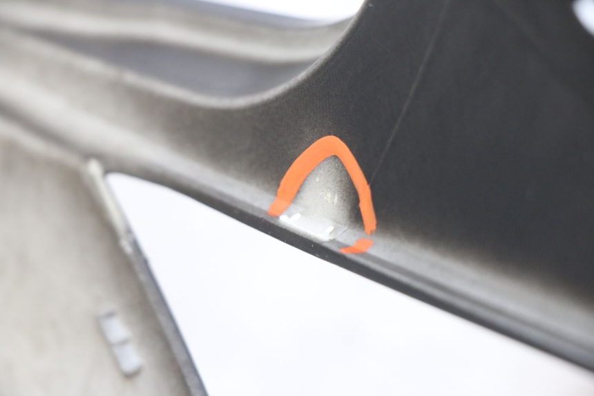 photo de RECHTER HINTERER KOTFLÜGEL JM MOTORS EVOLIS 4T 50 (2018 - 2022) - Zoom auf Gebrauchszustand