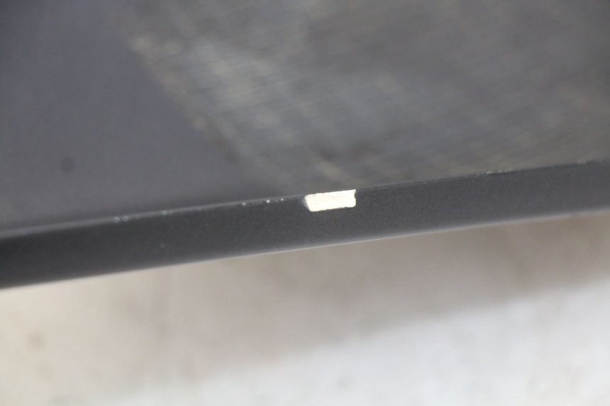 photo de RECHTER HINTERER KOTFLÜGEL HONDA FES PANTHEON 2T 125 (1998 - 2002) - Oberflächenzustand und Material