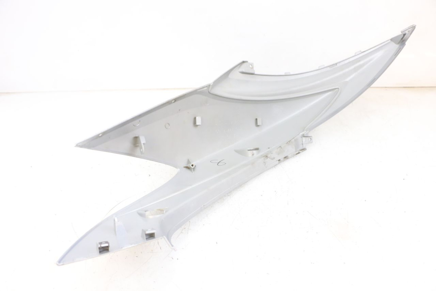 photo de VERKLEIDUNG HINTEN RECHTS MBK FLAME X 125 (2007 - 2016) - Details der Befestigungspunkte