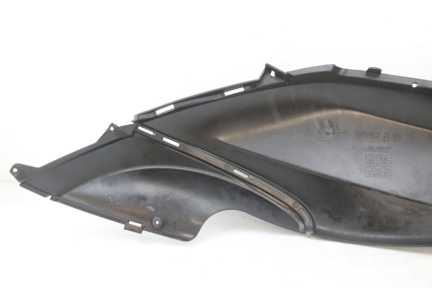photo de VERKLEIDUNG HINTEN RECHTS PIAGGIO FLY 2T 50 (2004 - 2017) - Details der Befestigungspunkte