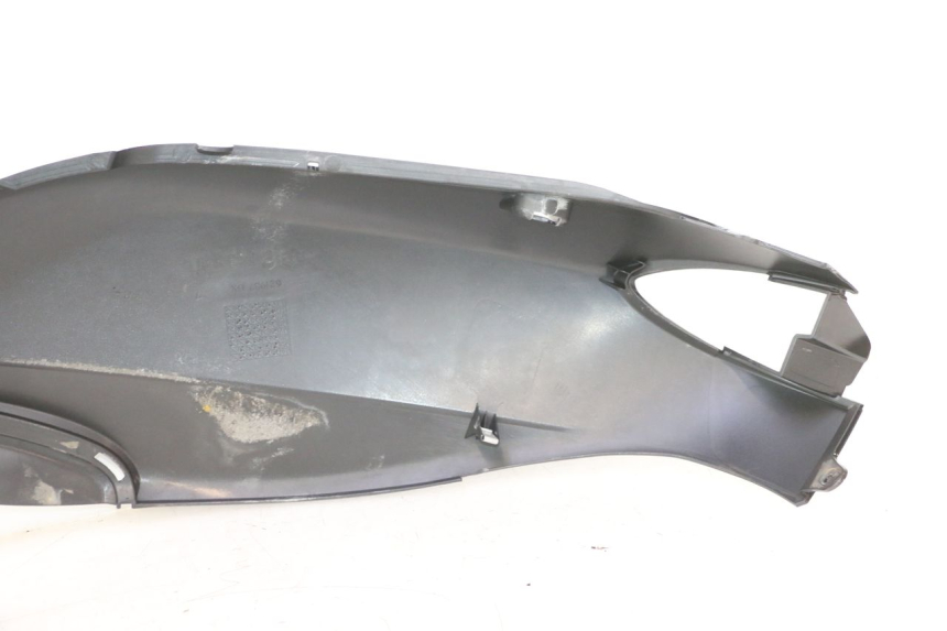 photo de VERKLEIDUNG HINTEN RECHTS PIAGGIO FLY 2T 50 (2004 - 2017) - Details der Befestigungspunkte