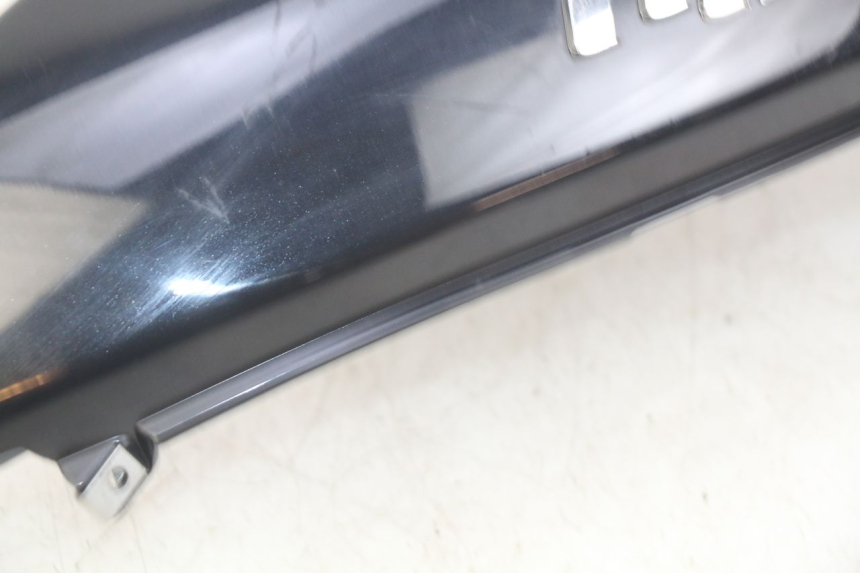 photo de RECHTER HINTERER KOTFLÜGEL PIAGGIO FLY 4T 50 (2013 - 2017) - Details der Befestigungspunkte