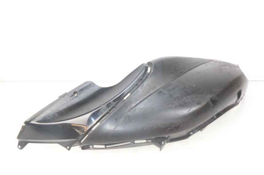 photo de VERKLEIDUNG HINTEN RECHTS PIAGGIO FLY 125 (2005 - 2012) - Details der Befestigungspunkte