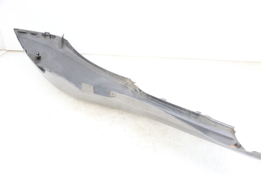 photo de VERKLEIDUNG HINTEN RECHTS HONDA FORZA ABS 300 (2013 - 2017) - Zoom auf Gebrauchszustand