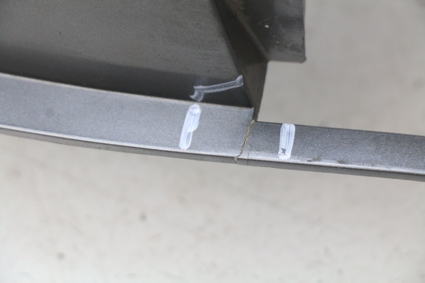 photo de RECHTER HINTERER KOTFLÜGEL PEUGEOT GEOPOLIS 400 (2007 - 2013) - Details der Befestigungspunkte