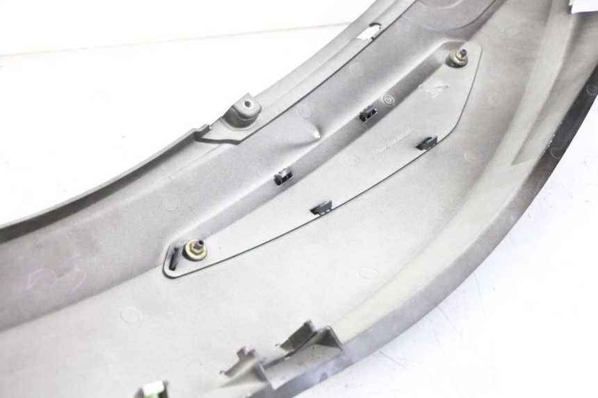 photo de VERKLEIDUNG HINTEN RECHTS PEUGEOT GEOPOLIS RS 125 (2007 - 2009) - Details der Befestigungspunkte