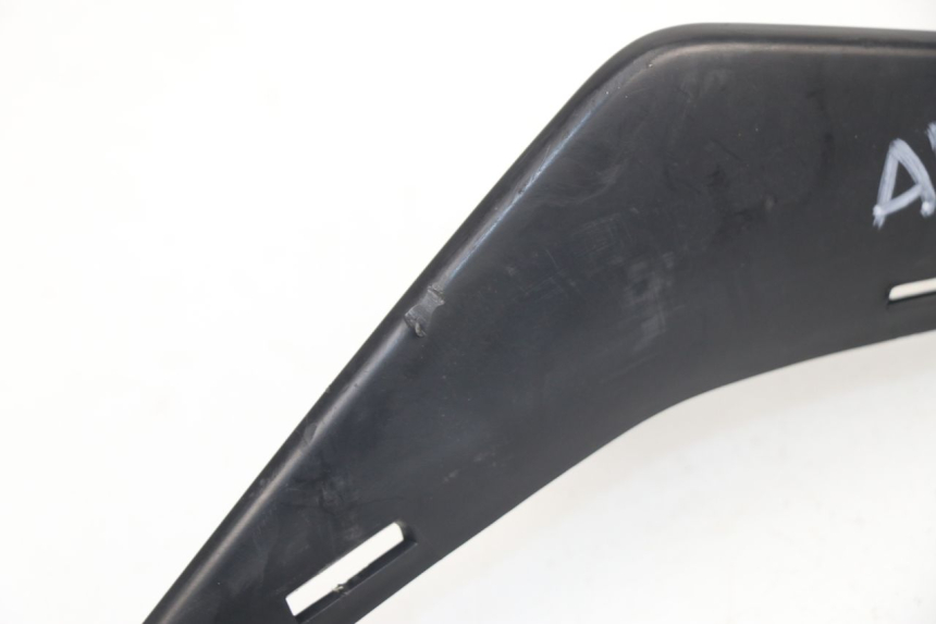 photo de VERKLEIDUNG HINTEN RECHTS SUZUKI GSR 750 (2011 - 2017) - Zoom auf Gebrauchszustand