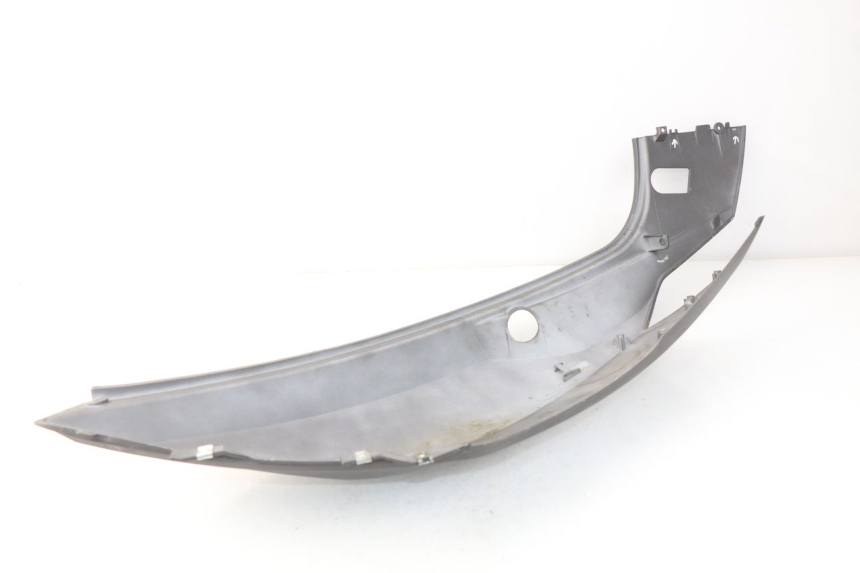 photo de VERKLEIDUNG HINTEN RECHTS SYM GTS EFI ABS 125 (2012 - 2016) - Zoom auf Gebrauchszustand