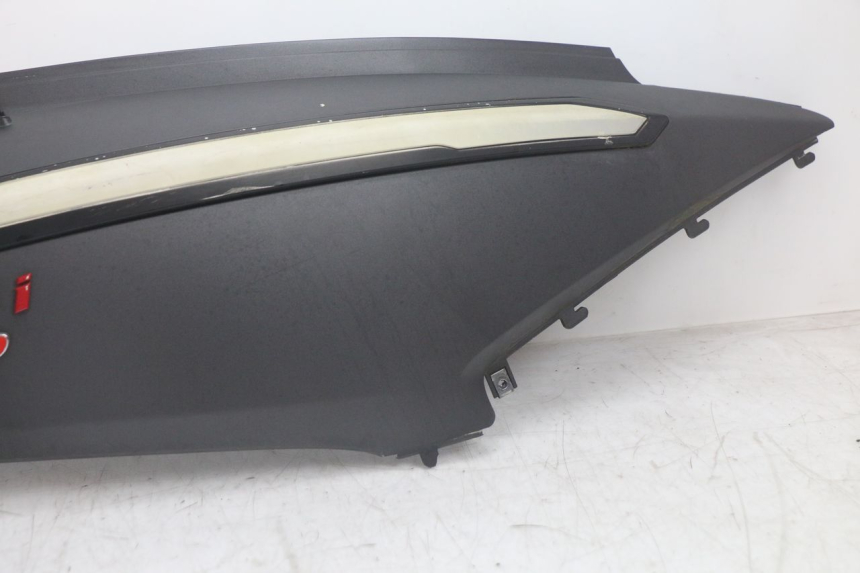 photo de VERKLEIDUNG HINTEN RECHTS SYM GTS EVO 125 (2009 - 2013) - Alternative Perspektive