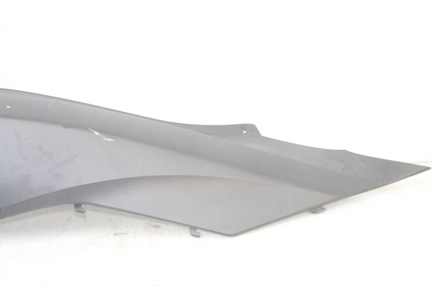 photo de VERKLEIDUNG HINTEN RECHTS HONDA PCX (JF57/JF64) 125 (2014 - 2018) - Zoom auf Gebrauchszustand