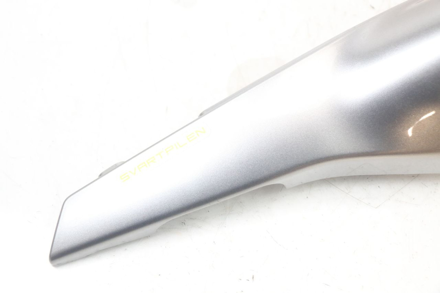 photo de VERKLEIDUNG HINTEN RECHTS HUSQVARNA SVARTPILEN 401 (2018 - 2023) - Detailansicht des Bauteils