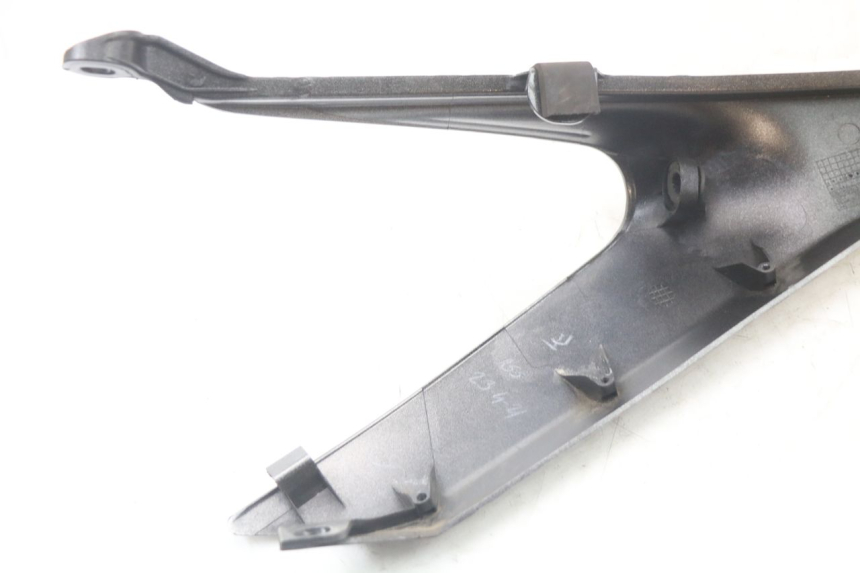 photo de VERKLEIDUNG HINTEN RECHTS HUSQVARNA SVARTPILEN 401 (2018 - 2023) - Details der Befestigungspunkte