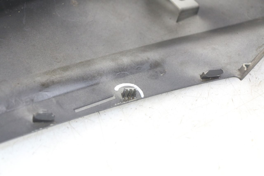 photo de RECHTER HINTERER KOTFLÜGEL YAMAHA HW XENTER 125 (2011 - 2017) - Zoom auf Gebrauchszustand