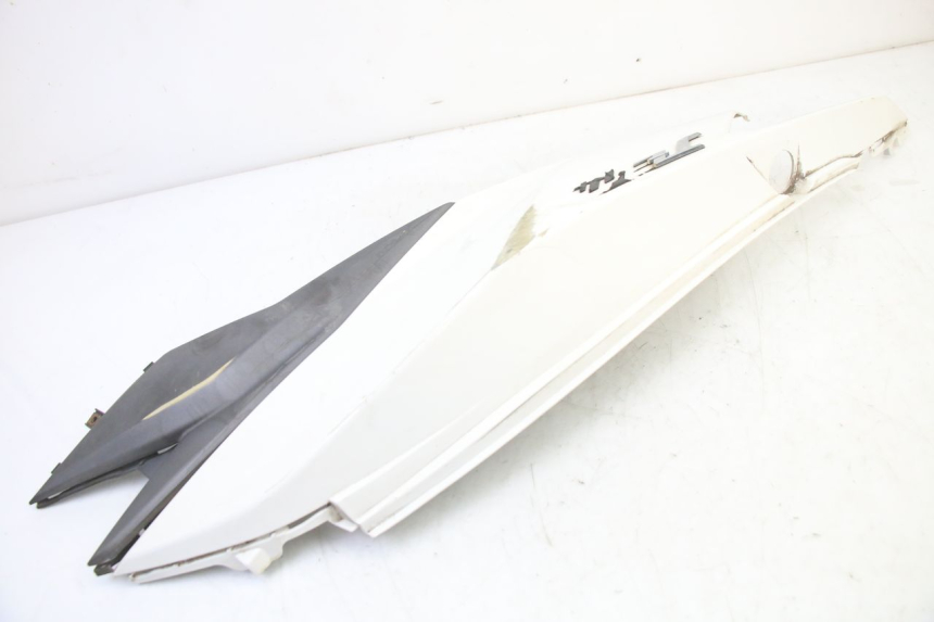 photo de RECHTER HINTERER KOTFLÜGEL SYM JET 14 4T 50 (2018 - 2022) - Details der Befestigungspunkte