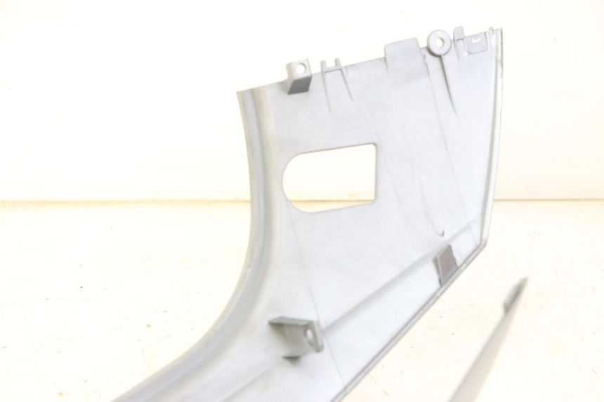 photo de VERKLEIDUNG HINTEN RECHTS SYM JOYMAX 125 (2010 - 2017) - Alternative Perspektive