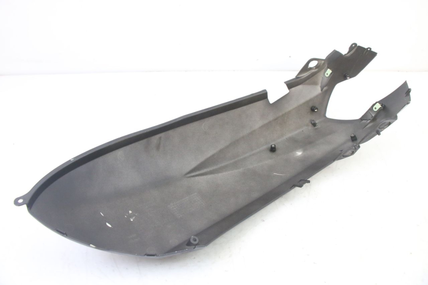 photo de RECHTER HINTERER KOTFLÜGEL PEUGEOT KISBEE 4T 50 (2018 - 2022) - Details der Befestigungspunkte