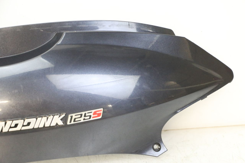 photo de VERKLEIDUNG HINTEN RECHTS KYMCO GRAND DINK 125 (2008 - 2014) - Weitere Ansicht des Artikels