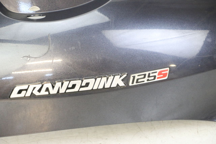 photo de VERKLEIDUNG HINTEN RECHTS KYMCO GRAND DINK 125 (2008 - 2014) - Charakteristische Merkmale