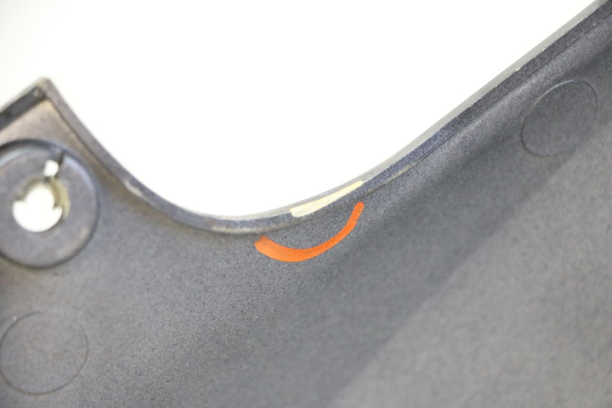 photo de VERKLEIDUNG HINTEN RECHTS KYMCO GRAND DINK 125 (2008 - 2014) - Zoom auf Gebrauchszustand