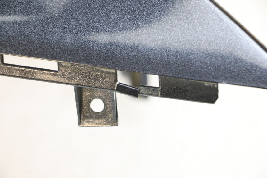 photo de VERKLEIDUNG HINTEN RECHTS KYMCO XCITING 500 (2007 - 2010) - Charakteristische Merkmale