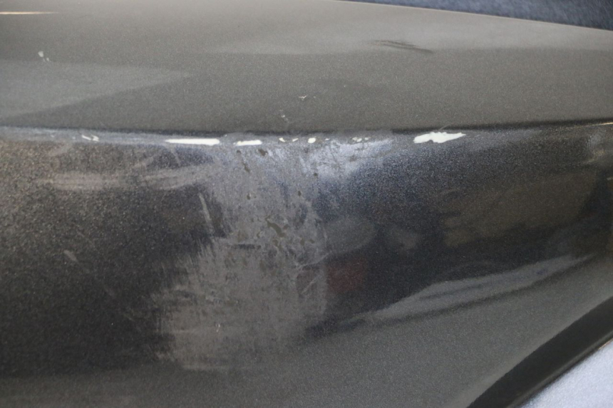 photo de VERKLEIDUNG HINTEN RECHTS KYMCO XCITING 500 (2007 - 2010) - Fokus auf die Struktur