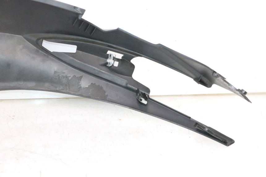 photo de VERKLEIDUNG HINTEN RECHTS PIAGGIO LIBERTY IGET 4T 50 (2021 - 2025) - Details der Befestigungspunkte