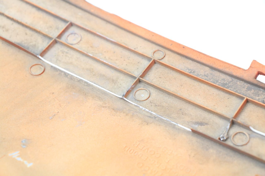 photo de RECHTER HINTERER KOTFLÜGEL KYMCO LIKE 125 (2009 - 2016) - Oberflächenzustand und Material