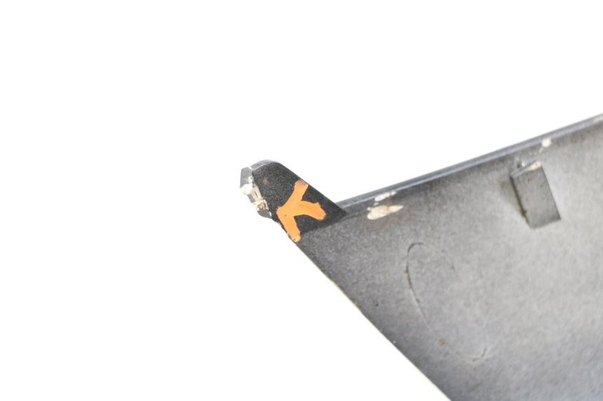 photo de VERKLEIDUNG HINTEN RECHTS MBK MACH G AC 50 (2002 - 2014) - Zoom auf Gebrauchszustand