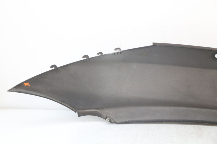 photo de VERKLEIDUNG HINTEN RECHTS PIAGGIO MP3 HPE 350 (2018 - 2020) - Oberflächenzustand und Material