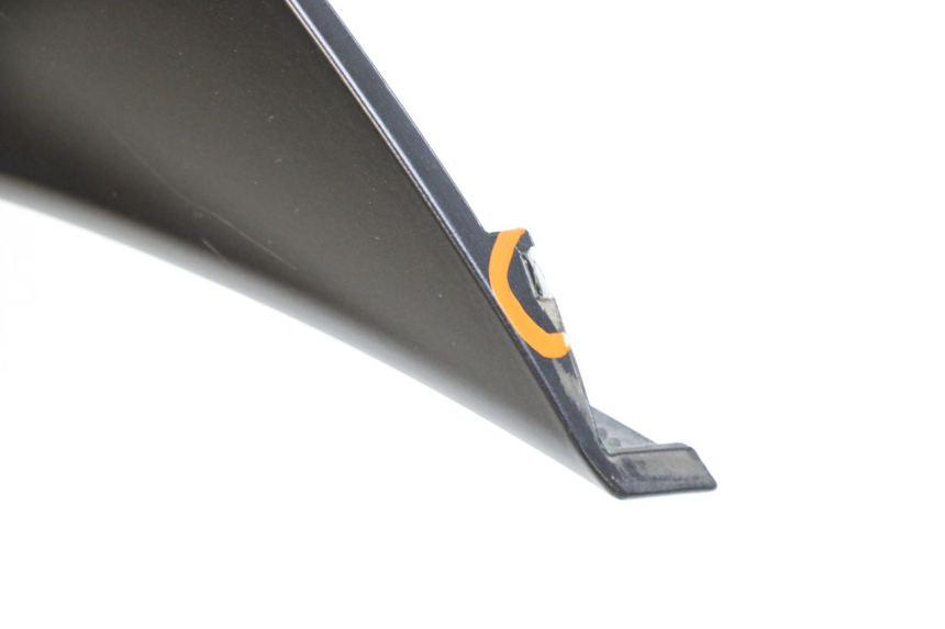 photo de VERKLEIDUNG HINTEN RECHTS PIAGGIO MP3 HPE 350 (2018 - 2020) - Oberflächenzustand und Material