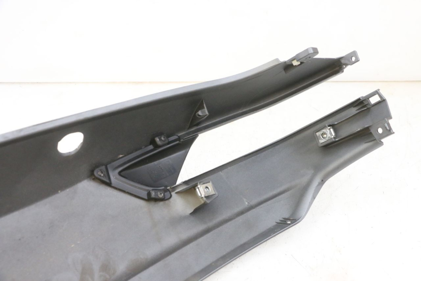 photo de VERKLEIDUNG HINTEN RECHTS PIAGGIO MP3 500 (2016 - 2018) - Detailansicht des Bauteils