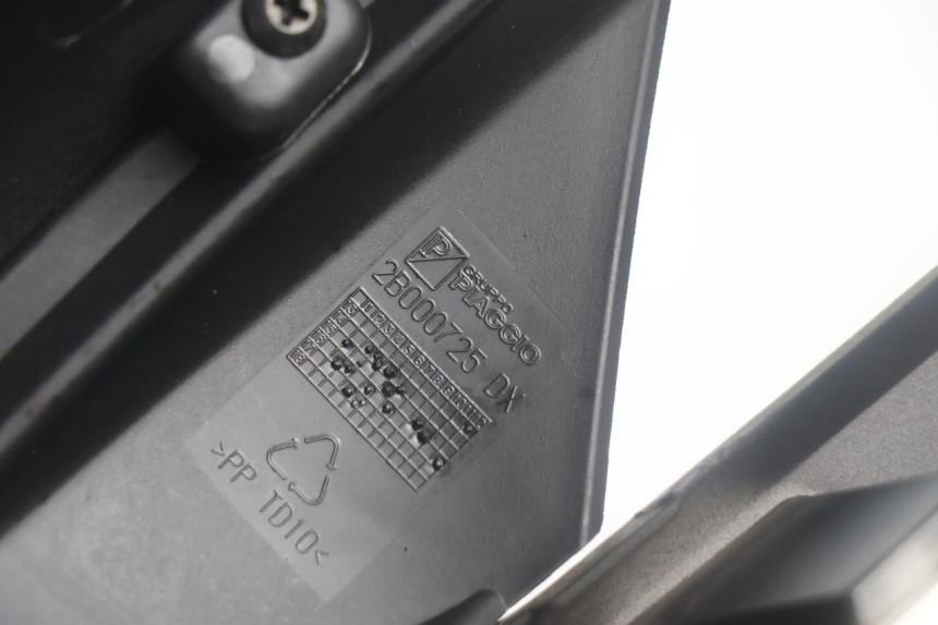 photo de VERKLEIDUNG HINTEN RECHTS PIAGGIO MP3 500 (2016 - 2018) - Hochauflösende Nahaufnahme