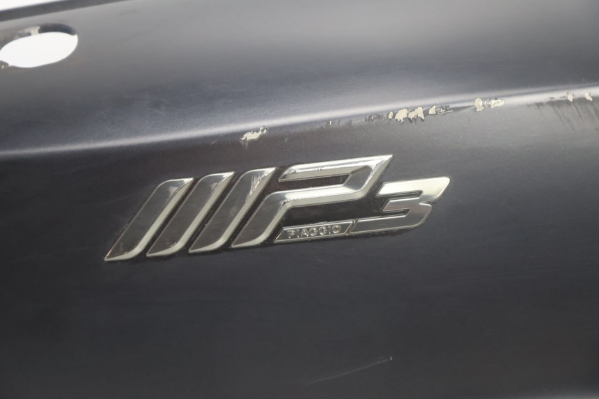 photo de VERKLEIDUNG HINTEN RECHTS PIAGGIO MP3 500 (2016 - 2018) - Alternative Perspektive