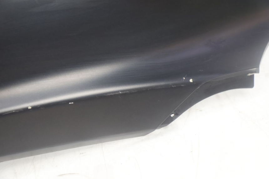 photo de VERKLEIDUNG HINTEN RECHTS PIAGGIO MP3 500 (2016 - 2018) - Details der Befestigungspunkte
