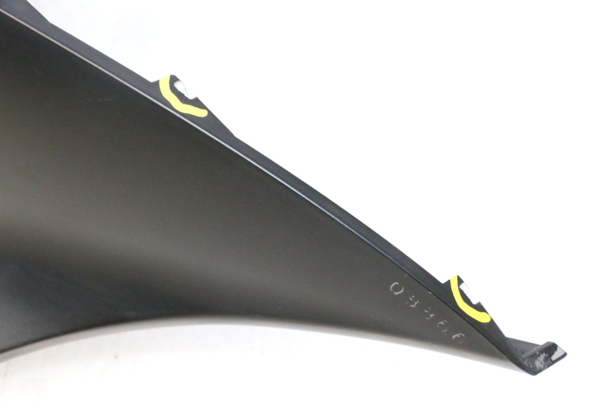 photo de VERKLEIDUNG HINTEN RECHTS PIAGGIO MP3 500 (2016 - 2018) - Details der Befestigungspunkte