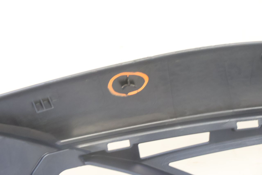 photo de VERKLEIDUNG HINTEN RECHTS YAMAHA N-MAX NMAX 125 (2021 - 2024) - Charakteristische Merkmale