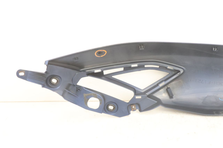 photo de VERKLEIDUNG HINTEN RECHTS YAMAHA N-MAX NMAX 125 (2021 - 2024) - Kennzeichnungen und Originalreferenzen