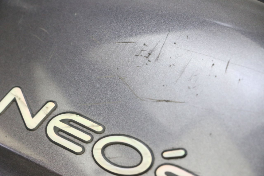 photo de VERKLEIDUNG HINTEN RECHTS YAMAHA NEO'S NEOS 2T 50 (1998 - 2007) - Details der Befestigungspunkte