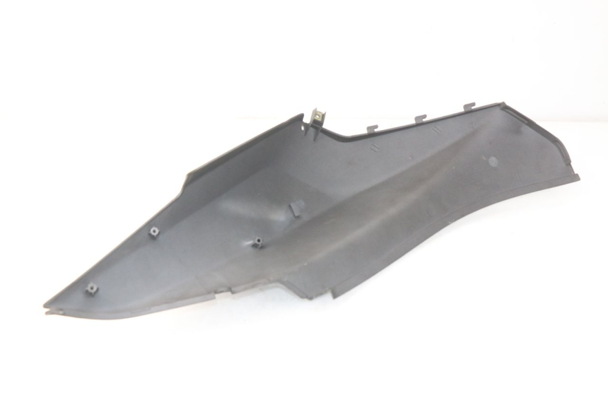 photo de VERKLEIDUNG HINTEN RECHTS SYM ORBIT 2 4T 50 (2008 - 2017) - Zoom auf Gebrauchszustand