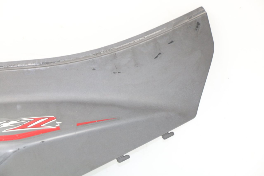 photo de VERKLEIDUNG HINTEN RECHTS SYM ORBIT 2 4T 50 (2008 - 2017) - Oberflächenzustand und Material