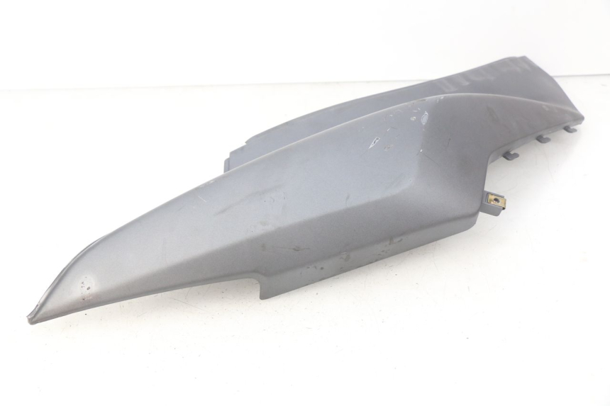 photo de VERKLEIDUNG HINTEN RECHTS SYM ORBIT 2 4T 50 (2008 - 2017) - Zoom auf Gebrauchszustand